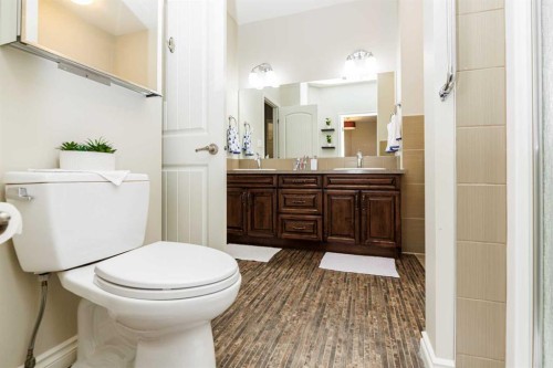 5 Michener Place, Red Deer, AB - Indoor Photo Showing Bathroom