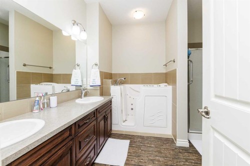 5 Michener Place, Red Deer, AB - Indoor Photo Showing Bathroom
