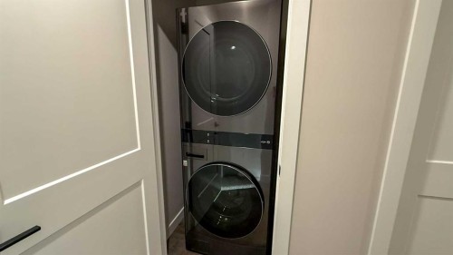 103 Gray Close, Sylvan Lake, AB - Indoor Photo Showing Laundry Room