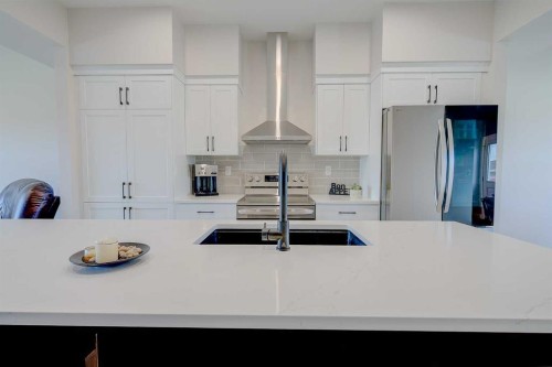 103 Gray Close, Sylvan Lake, AB - Indoor Photo Showing Kitchen With Upgraded Kitchen