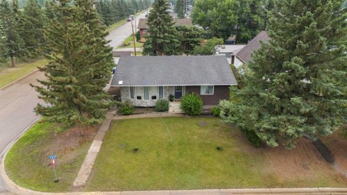 5617 47 Avenue West, Forestburg, AB - Outdoor