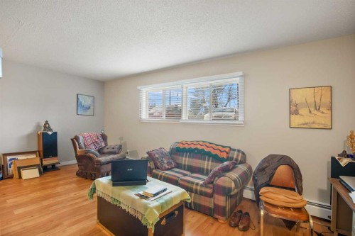 101-304-5904 51 Avenue, Red Deer, AB - Indoor Photo Showing Living Room