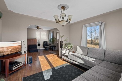 20203 Twp Rd 460, Rural Camrose County, AB - Indoor Photo Showing Living Room