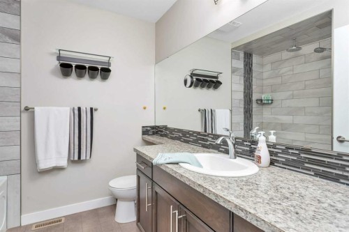 23 Hampton Crescent, Sylvan Lake, AB - Indoor Photo Showing Bathroom