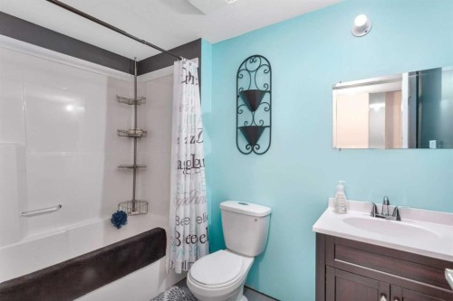 23 Hampton Crescent, Sylvan Lake, AB - Indoor Photo Showing Bathroom