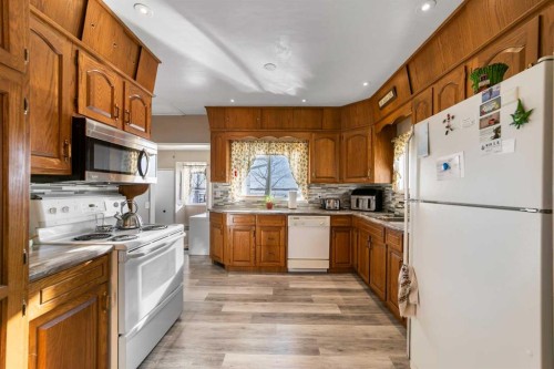 43117 Highway 855, Rural Flagstaff County, AB - Indoor Photo Showing Kitchen