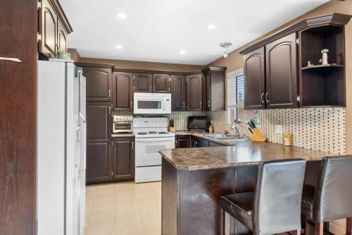45 Ravenscrag Crescent North, Norglenwold, AB - Indoor Photo Showing Kitchen With Double Sink