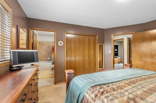 45 Ravenscrag Crescent North, Norglenwold, AB - Indoor Photo Showing Bedroom