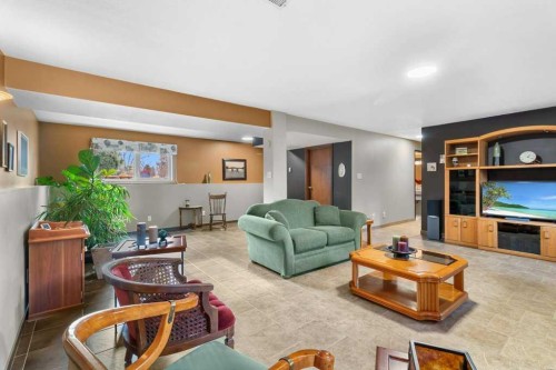 45 Ravenscrag Crescent North, Norglenwold, AB - Indoor Photo Showing Other Room