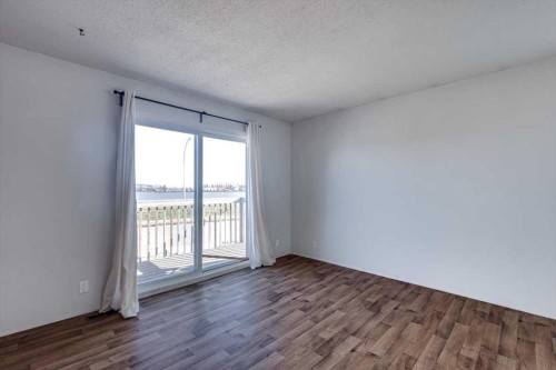 5418 And 5422 48 Avenue, Olds, AB - Indoor Photo Showing Other Room