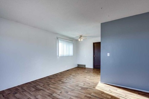 5418 And 5422 48 Avenue, Olds, AB - Indoor Photo Showing Other Room