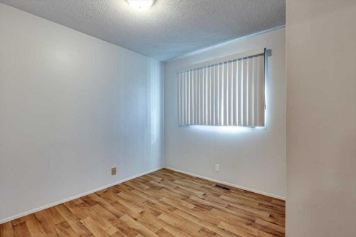 5418 And 5422 48 Avenue, Olds, AB - Indoor Photo Showing Other Room