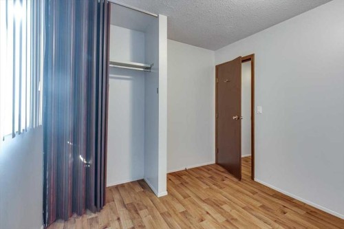 5418 And 5422 48 Avenue, Olds, AB - Indoor Photo Showing Other Room