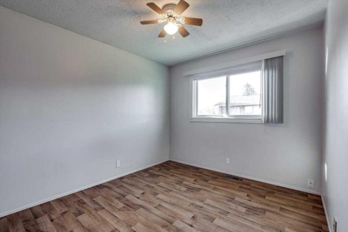 5418 And 5422 48 Avenue, Olds, AB - Indoor Photo Showing Other Room