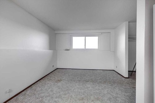 5418 And 5422 48 Avenue, Olds, AB - Indoor Photo Showing Other Room