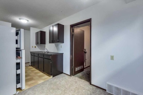 5418 And 5422 48 Avenue, Olds, AB - Indoor Photo Showing Other Room