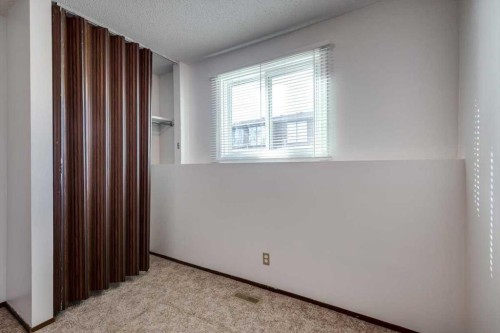 5418 And 5422 48 Avenue, Olds, AB - Indoor Photo Showing Other Room