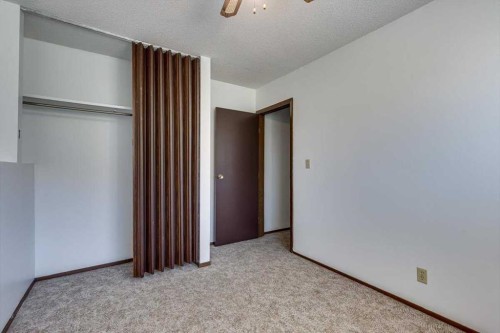 5418 And 5422 48 Avenue, Olds, AB - Indoor Photo Showing Other Room