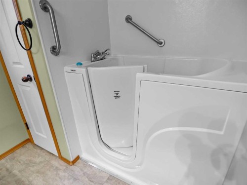 22 Ansett Crescent, Red Deer, AB - Indoor Photo Showing Bathroom