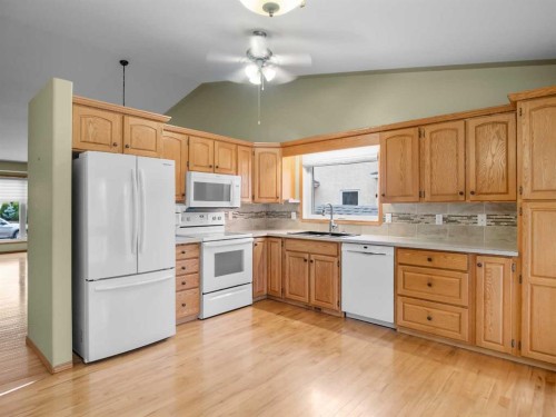 22 Ansett Crescent, Red Deer, AB - Indoor Photo Showing Kitchen