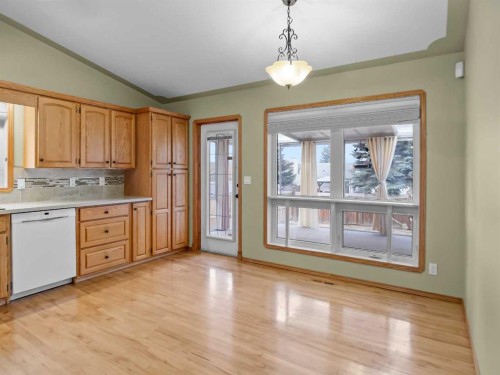 22 Ansett Crescent, Red Deer, AB - Indoor Photo Showing Kitchen