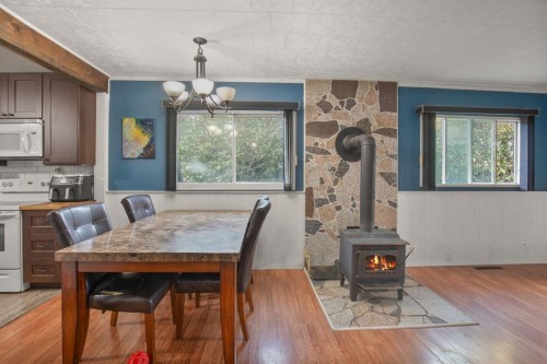 2027 19 Avenue, Bowden, AB - Indoor Photo Showing Dining Room