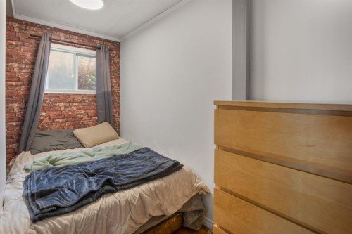 2027 19 Avenue, Bowden, AB - Indoor Photo Showing Bedroom