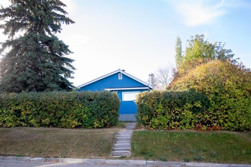 2027 19 Avenue, Bowden, AB - Outdoor