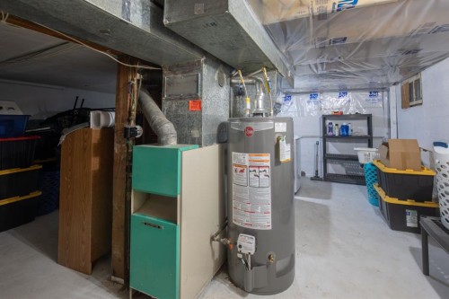 2027 19 Avenue, Bowden, AB - Indoor Photo Showing Basement