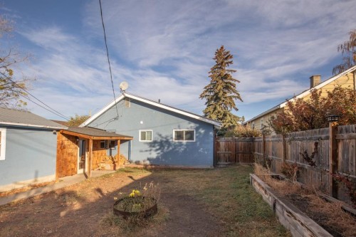2027 19 Avenue, Bowden, AB - Outdoor