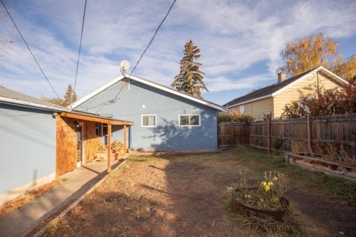 2027 19 Avenue, Bowden, AB - Outdoor