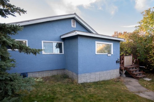 2027 19 Avenue, Bowden, AB - Outdoor