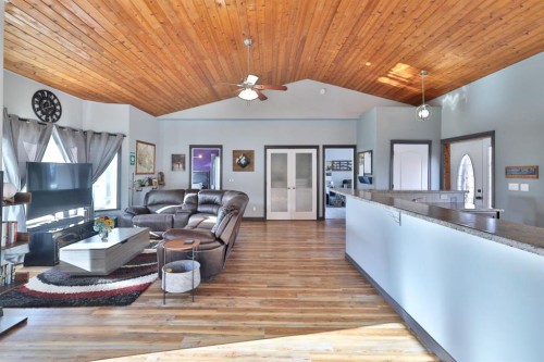 5338 55 Avenue, Bashaw, AB - Indoor