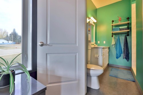 5338 55 Avenue, Bashaw, AB - Indoor Photo Showing Bathroom