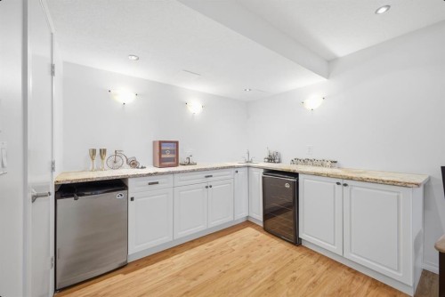 11 Falcon Ridge Drive, Sylvan Lake, AB - Indoor Photo Showing Kitchen