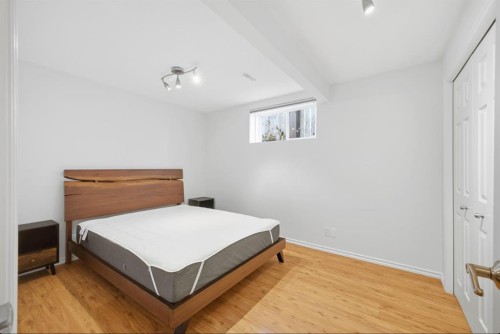 11 Falcon Ridge Drive, Sylvan Lake, AB - Indoor Photo Showing Bedroom