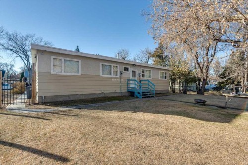 5218 & 5216 56 Ave, Ponoka, AB - Outdoor