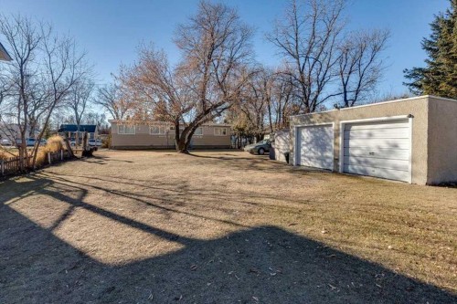 5218 & 5216 56 Ave, Ponoka, AB - Outdoor