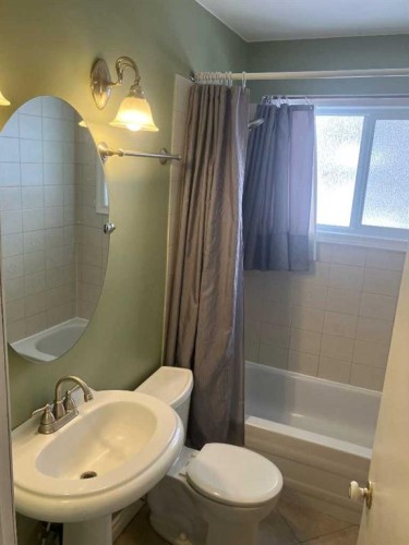 4620 46 Street, Camrose, AB - Indoor Photo Showing Bathroom