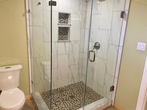 4620 46 Street, Camrose, AB - Indoor Photo Showing Bathroom