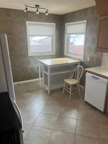 4620 46 Street, Camrose, AB - Indoor