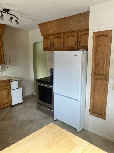 4620 46 Street, Camrose, AB - Indoor Photo Showing Kitchen