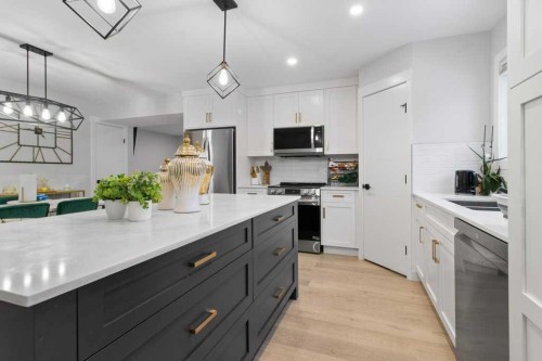 4507 48 Avenue, Sylvan Lake, AB - Indoor Photo Showing Kitchen With Double Sink With Upgraded Kitchen