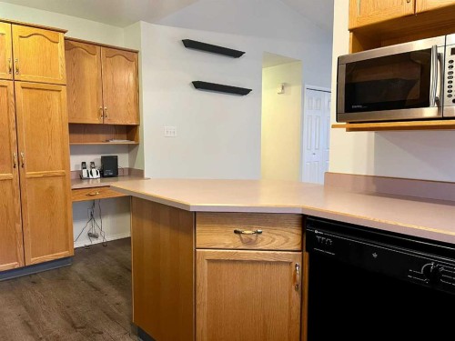 4919 53 Avenue, Viking, AB - Indoor Photo Showing Kitchen