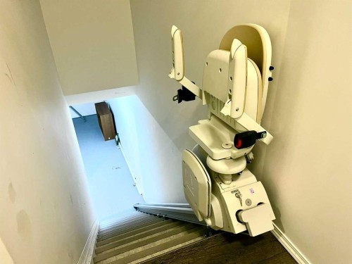 4919 53 Avenue, Viking, AB - Indoor