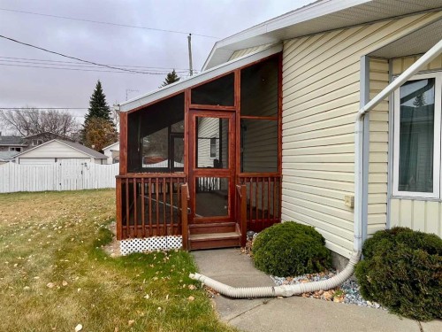 4919 53 Avenue, Viking, AB - Outdoor With Exterior