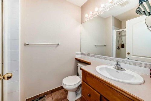 22 Kilburn Crescent, Red Deer, AB - Indoor Photo Showing Bathroom