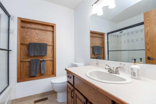 50 Ramsey Avenue, Red Deer, AB - Indoor Photo Showing Bathroom