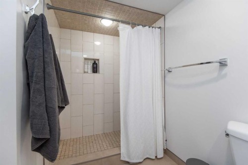 50 Ramsey Avenue, Red Deer, AB - Indoor Photo Showing Bathroom