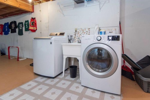 50 Ramsey Avenue, Red Deer, AB - Indoor Photo Showing Laundry Room
